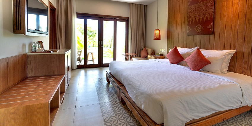 Hotel options in Thanjavur include luxury and budget-friendly stays.