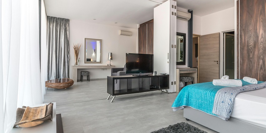 A picture of a hotel room in Mumbai with all the basic amenities and a sea-view