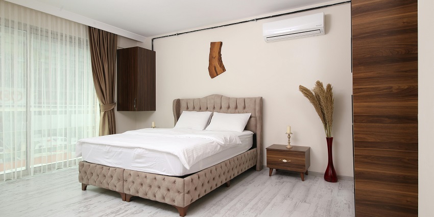 A picture of a hotel room near the Balaknath Temple with all the basic amenities
