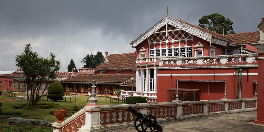 Nearby area offers many accommodations from budget to luxury stays