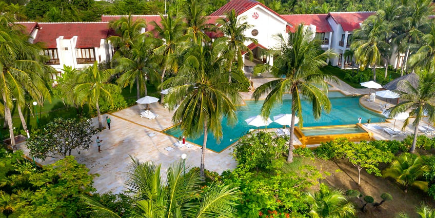 Accommodation options nearby to cater to all budgets.