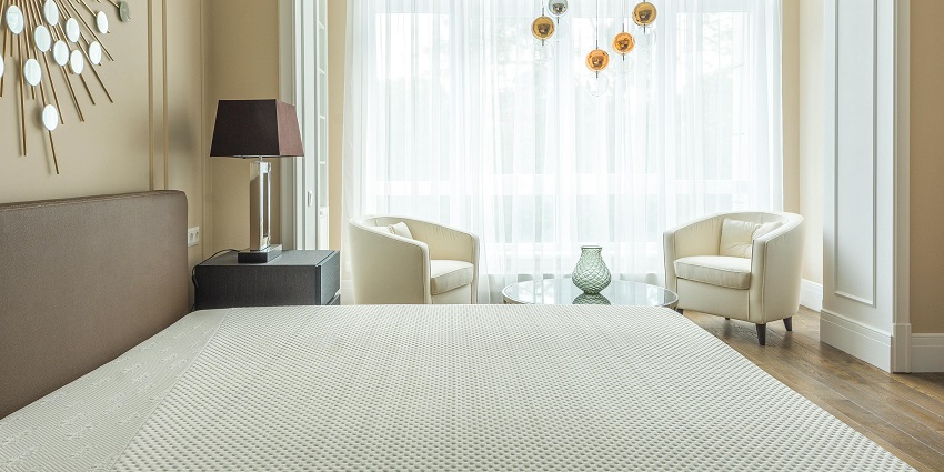 A picture of a hotel room with all the basic amenities