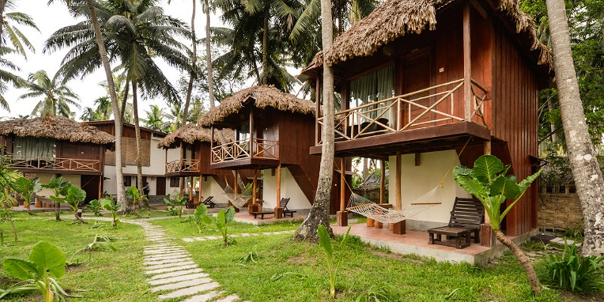 Visitors enjoying accommodations near Narayangad Fort, including Girija Hotel.