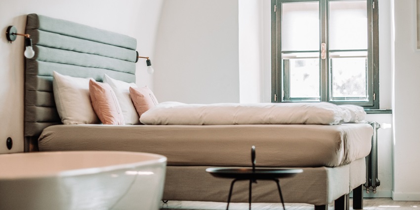 Cozy bedroom interior design featuring modern decor and warm lighting.
