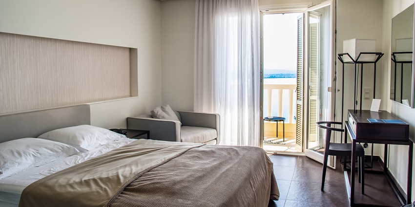 A modern hotel room with cosy bedding, perfect for relaxing during travel or vacation stays