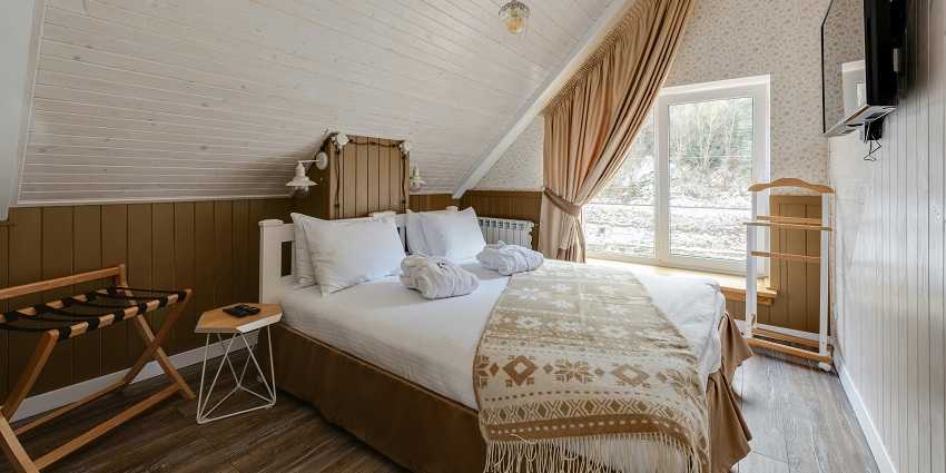From luxurious hotels to resorts, there are many accommodation options in Weh Island.