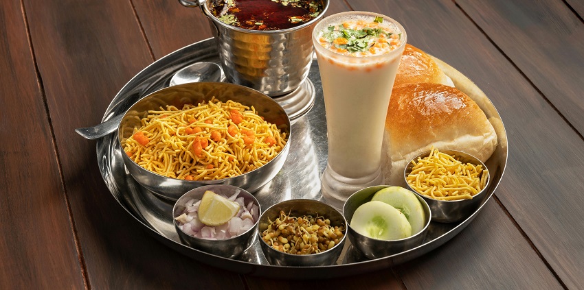 A picture of a plate served with famous delicacies of Maharashtra