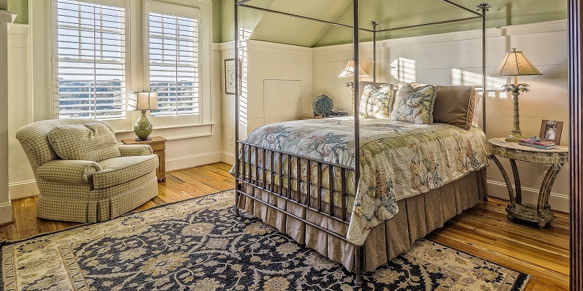 Luxurious hotel bedroom with elegant decor and plush bedding for a comfortable stay.