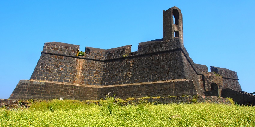 Worli Fort, a historic site among famous places near Sion Fort, Mumbai.