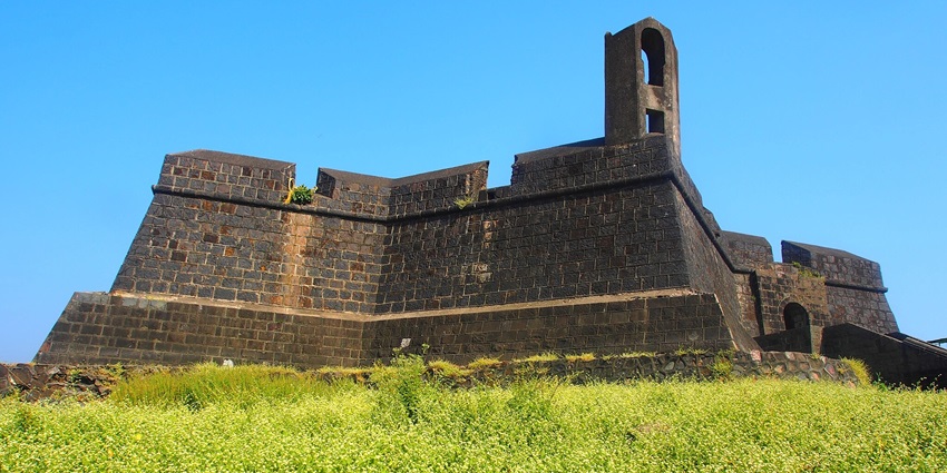 View of Worli Fort, a popular destination near Takmak Fort in Mumbai.