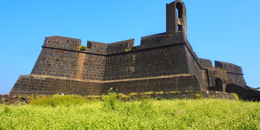 Worli Fort, a historical structure, a must-visit place in Mumbai Islands.