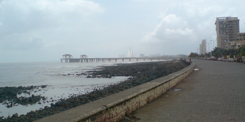 Worli Sea Face feature scenic views, joggers, and crashing waves for travellers to visit.