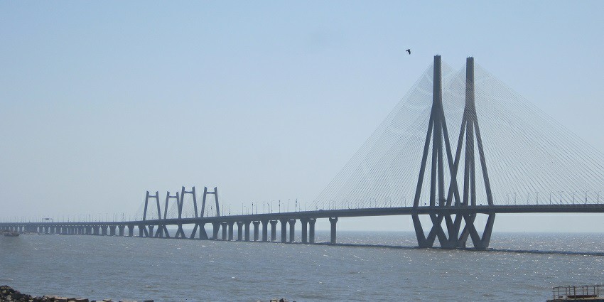 Worli Sea Face, a stunning romantic spot near Mumbai with views of the Sea Link