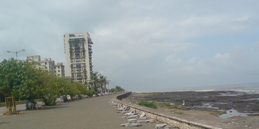 Worli Sea Face is one of the most breathtaking you should explore on a vacation.