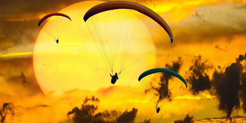 An image of the paragliders, making adventure camp one of the top places to visit in Yelagiri.