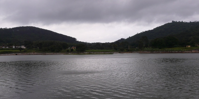Beautiful snapshot of the Yelagiri waterfalls and the hills of the Western Ghats