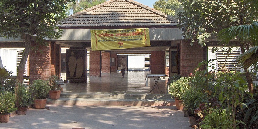 An image of a spiritual centre promoting meditation and self-realization practices.