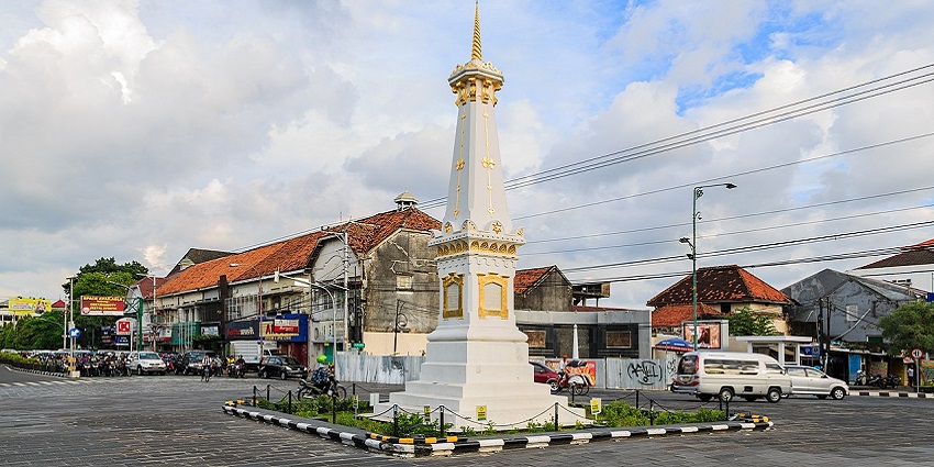 Image of Yogyakarta, the cultural hub of Java Island, featuring traditional markets and temples