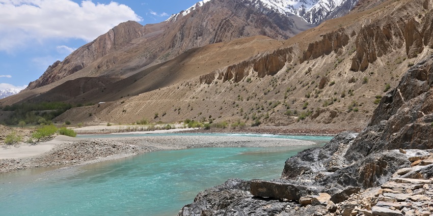 The scenic Zanskar River is one of the best attractions to explore for adventure junkies.