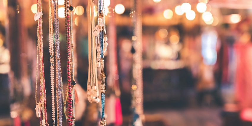 Glittering jewellery awaits in this dazzling market for all tastes of travellers.
