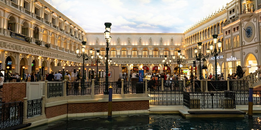Zero Mile Centre, a fantastic spot among shopping malls in Nagpur for shopping.