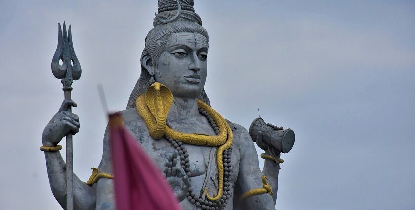 Babulnath temples is one of the oldest shiva shrines in mumbai and holds immense importance