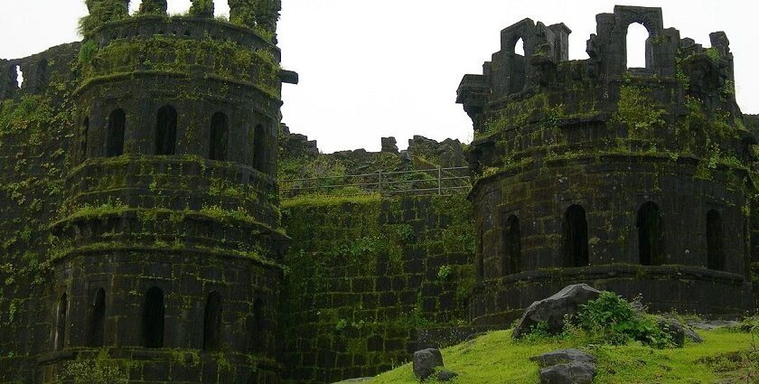 Chanderi Fort Badlapur, the historical site with trekking and stunning views.