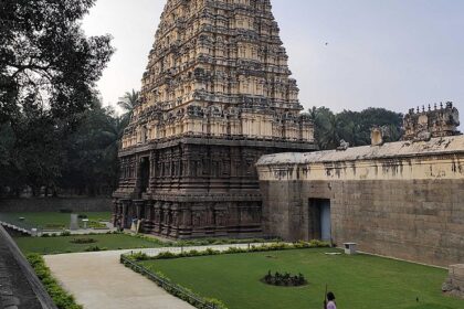 Explore the rich history and cultural heritage of the sacred Jalakandeswarar Temple.