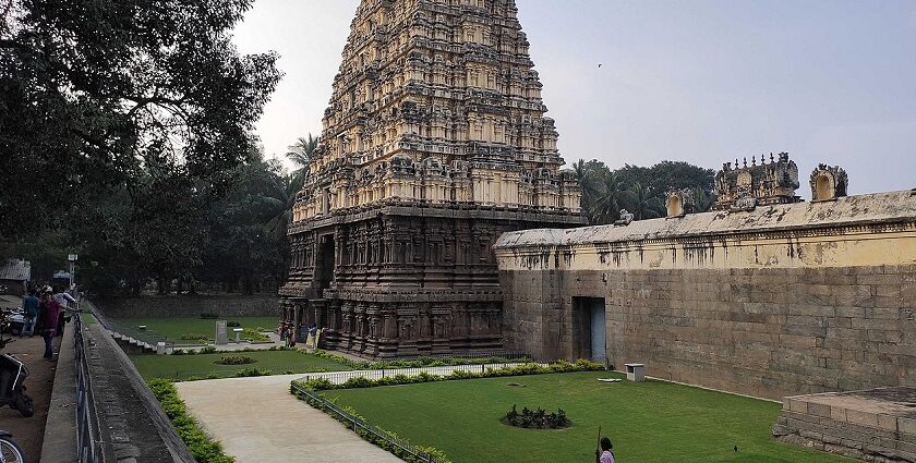 Explore the rich history and cultural heritage of the sacred Jalakandeswarar Temple.