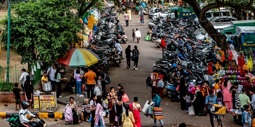 A picture capturing the busy market in Karjat, which is one of the best attractions near Mumbai.