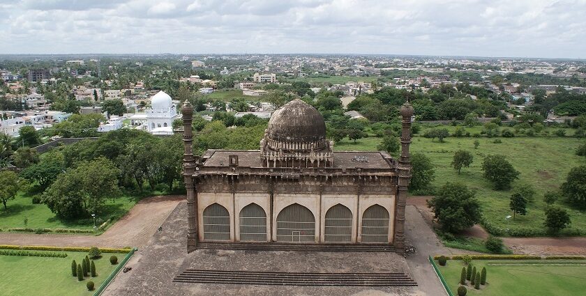 Places to visit in Bijapur with stunning architecture, heritage, and culture.