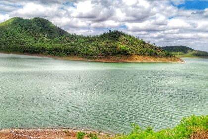 Places to visit in Chitradurga feature lakes and lush green mountains.