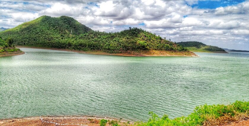 Places to visit in Chitradurga feature lakes and lush green mountains.