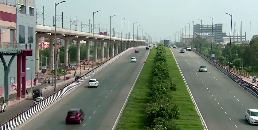 A picture of a highway leading to all the best places to visit in Faridabad