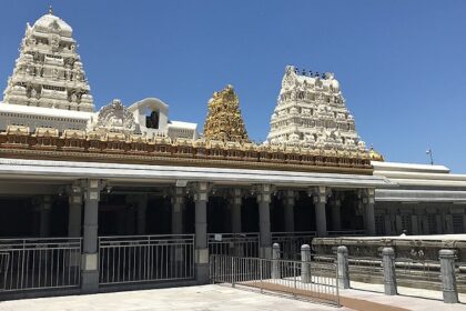 A view of Kamakshi Amman Temple, one of the tourist destinations in Kanchipuram.