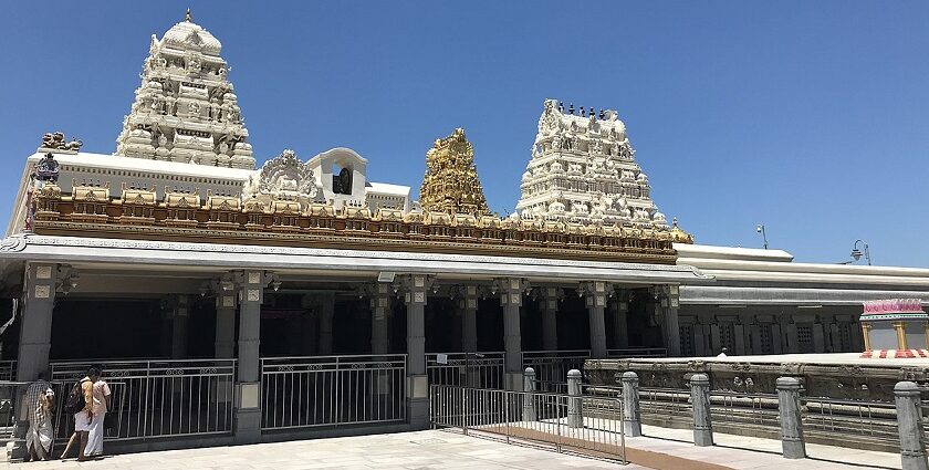 A view of Kamakshi Amman Temple, one of the tourist destinations in Kanchipuram.