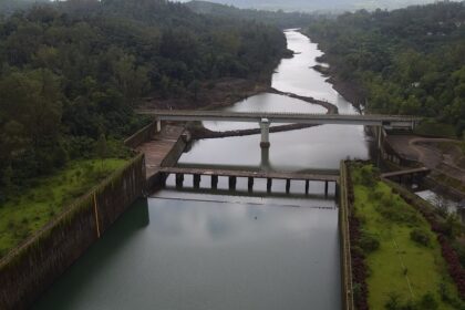 A picture of Karad railway station, which has many beautiful places to visit nearby.