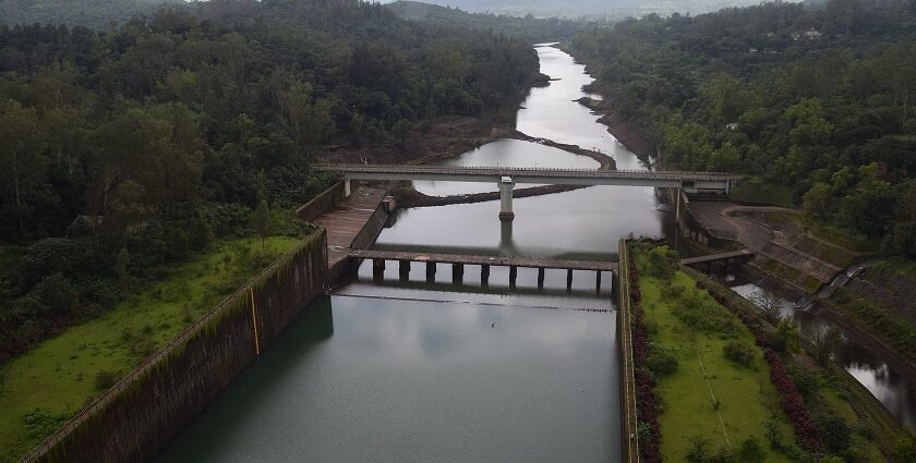 A picture of Karad railway station, which has many beautiful places to visit nearby.