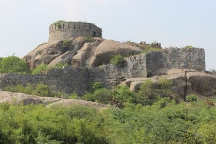 Places to visit near Krishnagiri offer scenic beauty, history, and diverse tourist attractions.