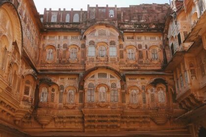 View inside the courtyard of Songiri fort, showcasing detailed architecture under a clear blue sky