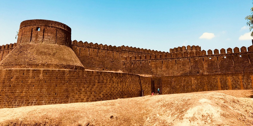 Explore the historic Morgiri Fort in Maharashtra - one of the places to visit near Satara.