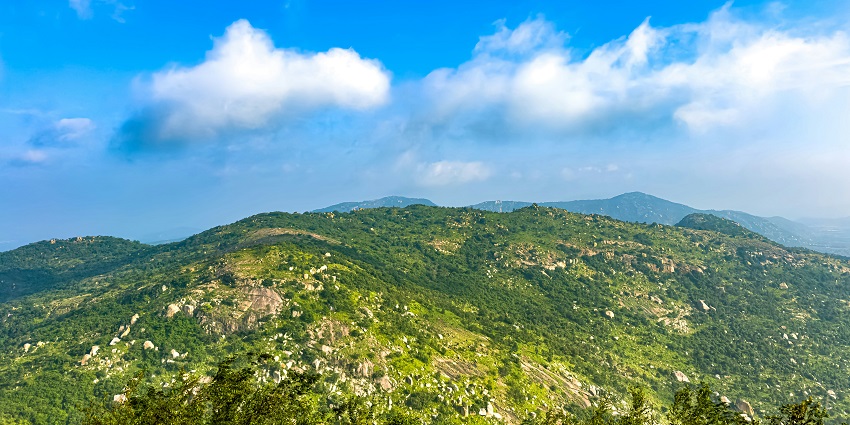Lush green beauty of Skandagiri, one of the scenic places to visit near Chikkaballapur.
