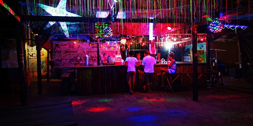 New Year parties in Chennai restaurants offering diverse cuisine in a cosy atmosphere.