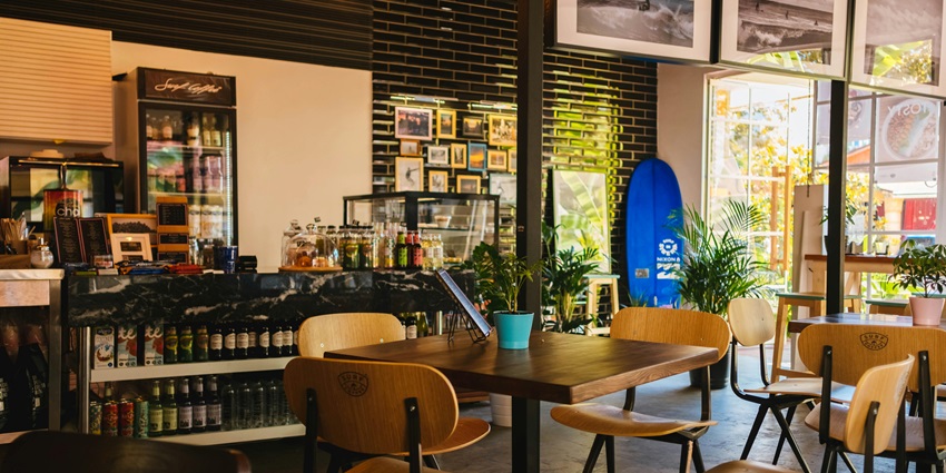A picture of a vibrant cafe in Chennai which is a top spot for a nightlife experience.
