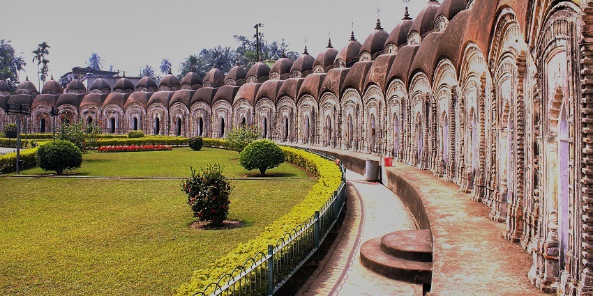 Visit the sacred Shiv mandir which is one of the religious places to visit in Burdwan.