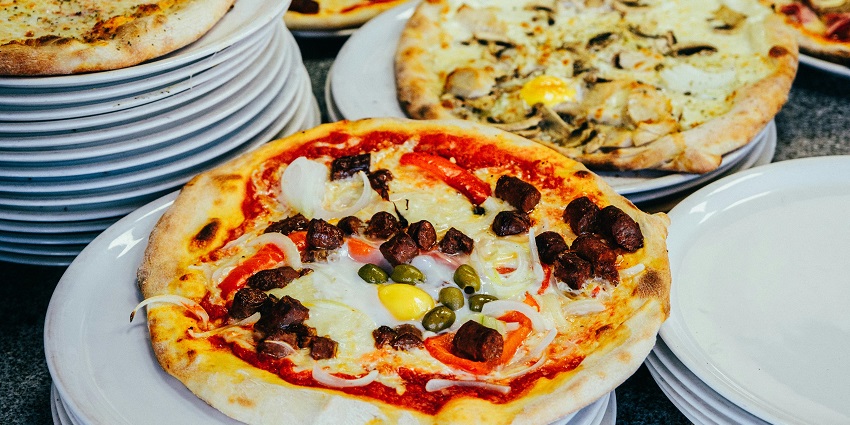 Italian restaurant offers the best food in Rishikesh, specializing in authentic pasta and pizzas.