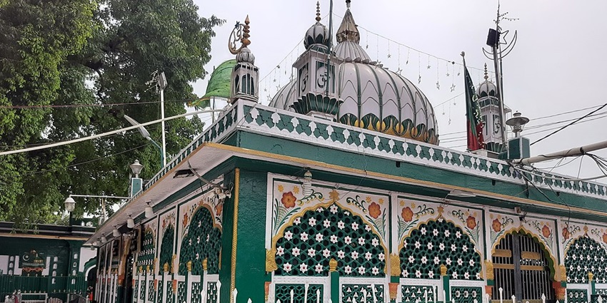 Visiting the premises of Piran Kaliyar Sharif is a miracle thing to do in Roorkee