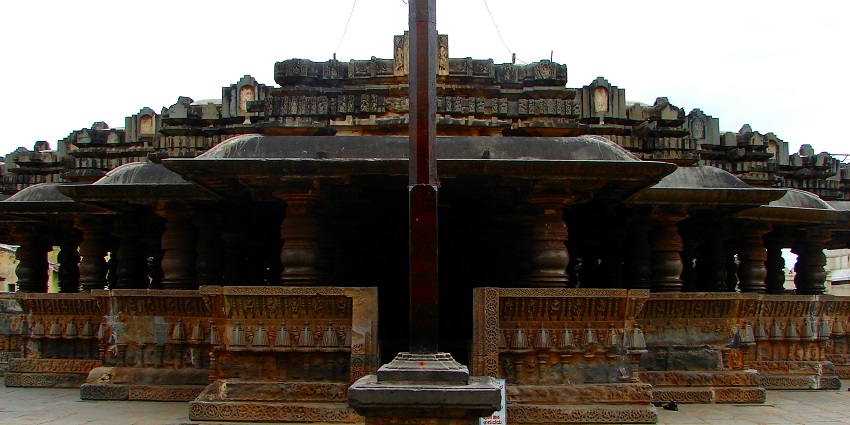 Harihareshwar Temple offers a blend of spirituality, scenic beauty, and cultural heritage.
