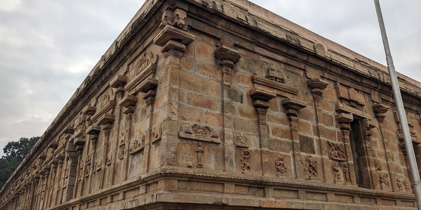 Surroundings of Jambukeswarar Akilandeswari Temple showing stone walls with idols sculpted on them