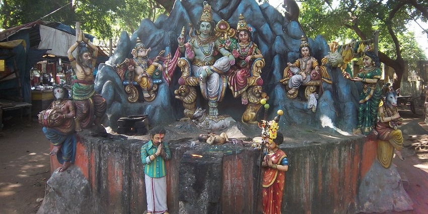 Inside of Kolanjiappar Temple featuring idols of Lord Shiva, Mother Parvati, and others